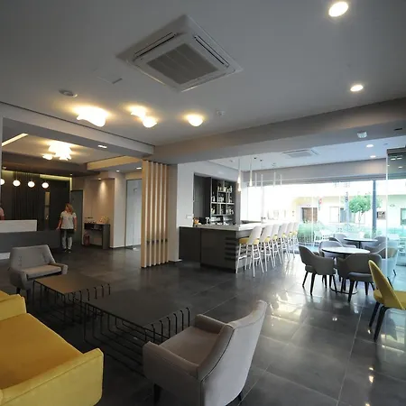 Astron & Aparthotel 3*